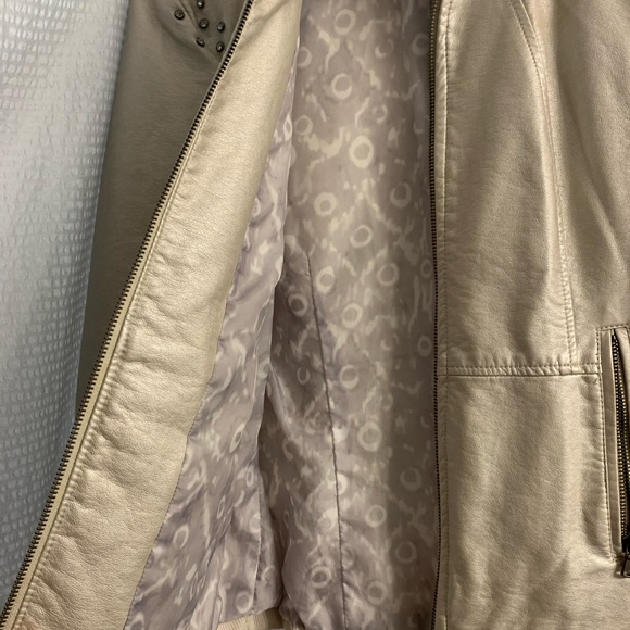 Jacket - Picture 2 of 3